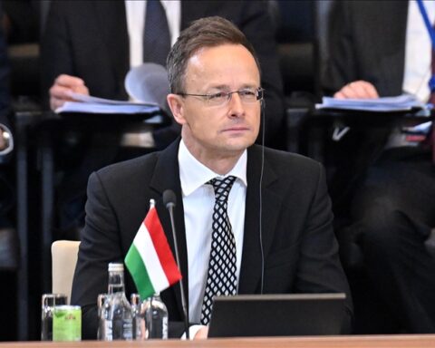 Le chef de la diplomatie hongroise participe au forum énergétique russe à Moscou
