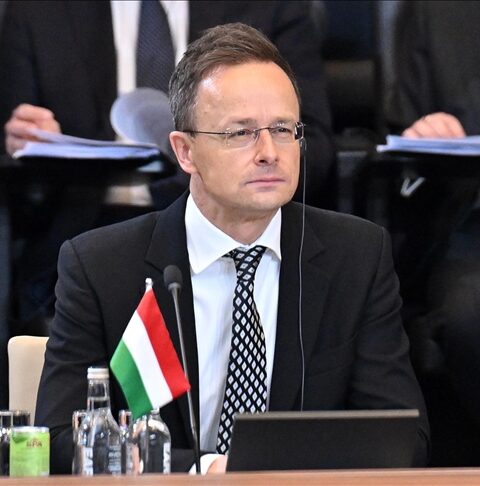 Le chef de la diplomatie hongroise participe au forum énergétique russe à Moscou
