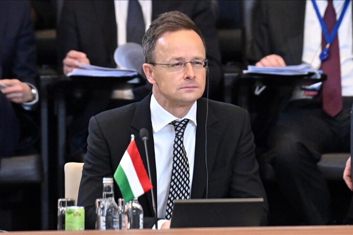 Le chef de la diplomatie hongroise participe au forum énergétique russe à Moscou