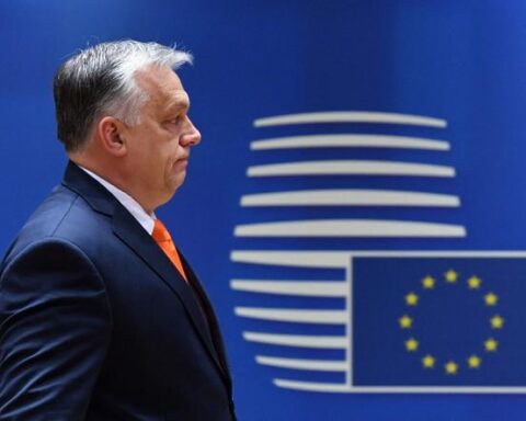 Le gouvernement Orbán prolonge l’état d’urgence et défend les achats de gaz russe