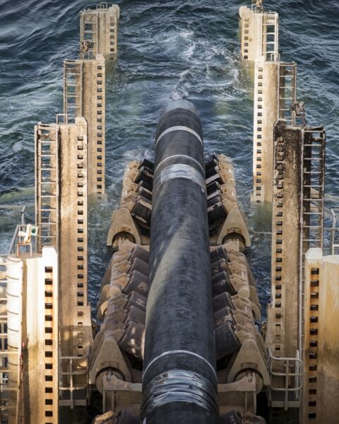 Schroeder défend la construction du gazoduc Nord Stream 2 devant le parlement régional