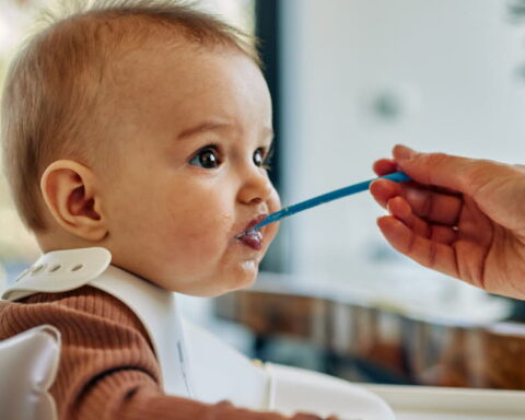 Alimentation des bébés : les erreurs nutritionnelles courantes des parents en France