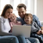 Beaucoup de parents ne le savent pas : à partir de cet âge, la CAF suspend vos droits liés à votre enfant.