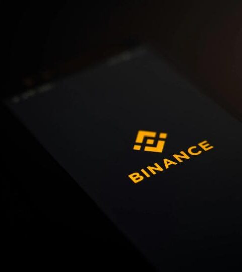 Binance annonce une compensation pour les utilisateurs touchés par la chute des prix de wBETH, BNSOL et USDe