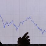 Bitcoin pourrait bientôt descendre sous 100 000 dollars, une opportunité d'achat selon Standard Chartered