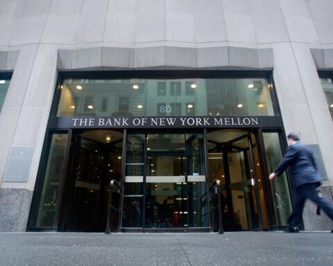 BNY Mellon explore le développement d'infrastructures de stablecoins sans plan de lancement immédiat