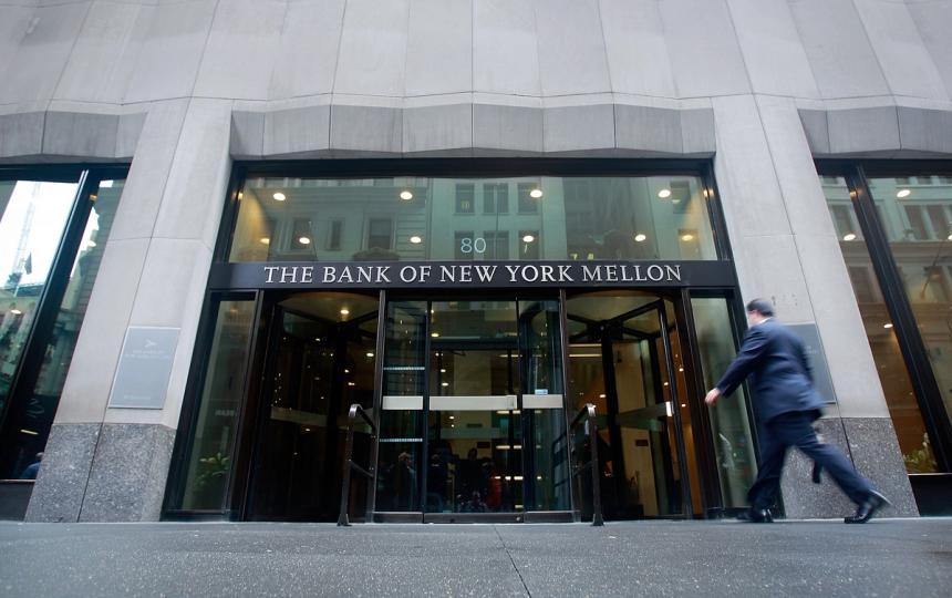 BNY Mellon explore le développement d'infrastructures de stablecoins sans plan de lancement immédiat
