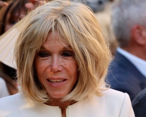 Brigitte Macron ne perçoit pas la somme de 33.333 euros par mois