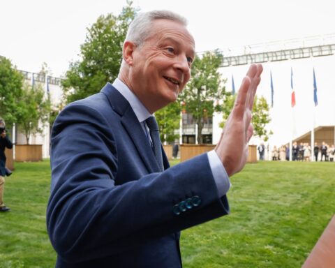 Bruno Le Maire tente de joindre Bruno Retailleau, sans succès, après sa nomination au ministère des Armées