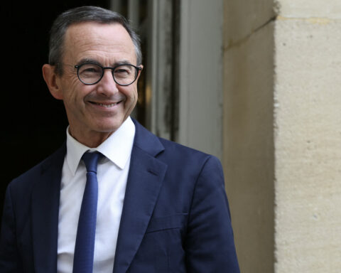 Bruno Retailleau critique le gouvernement Lecornu après sa nomination au poste de ministre de l'Intérieur