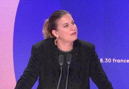 Budget 2026 : Mathilde Panot accuse le PS de renoncer à la lutte contre l'extrême droite