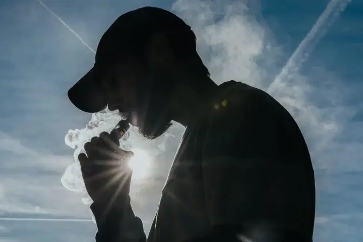 Choc pour les utilisateurs de cigarettes électroniques : une hausse considérable des prix du e-liquide est attendue en 2026.