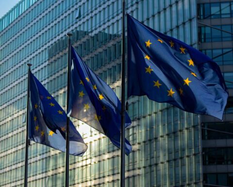 Condamnation de Meta et TikTok : Bruxelles critique le manque de transparence des plateformes.