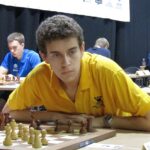 Daniel Naroditsky, grand maître d’échecs, décède à 29 ans, laissant un vide immense dans le milieu