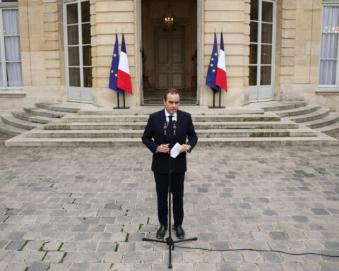 Démission de Sébastien Lecornu : analyse des raisons derrière la chute rapide du gouvernement