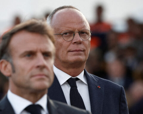 Démission de Sébastien Lecornu : Emmanuel Macron face à la perte de soutien de ses alliés