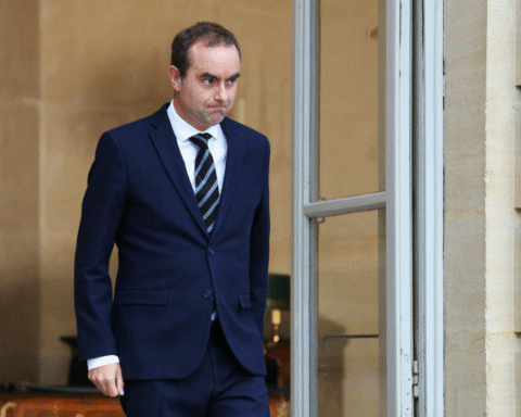 Démission de Sébastien Lecornu : les avantages qu'il conserve malgré son propre décret