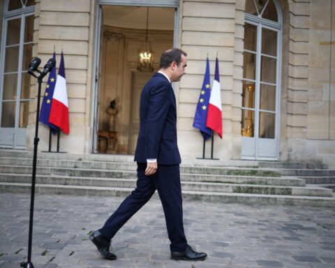Démission surprise du Premier ministre Sébastien Lecornu, Macron face à une crise politique majeur