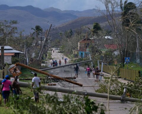 Des habitants de Jamaïque décrivent les ravages causés par l'ouragan Melissa