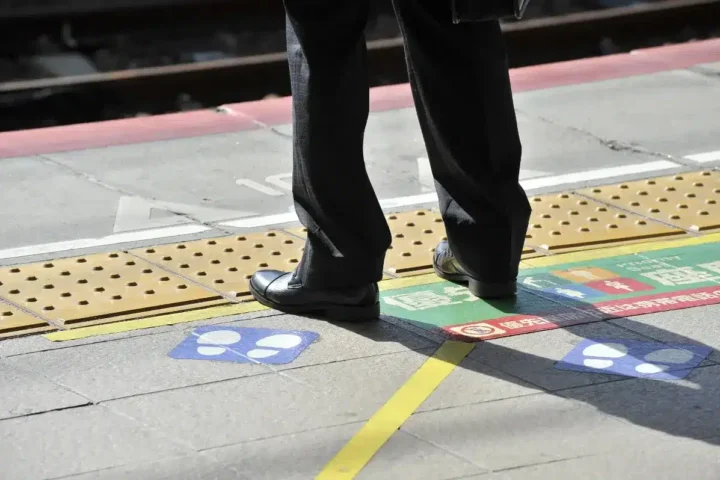 Deux étudiants découvrent une vulnérabilité dans le système de remboursement des billets de train et obtiennent 160 000 € en retour.