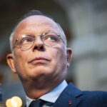 Édouard Philippe appelle Emmanuel Macron à quitter l'Élysée pour éviter une crise politique prolongée