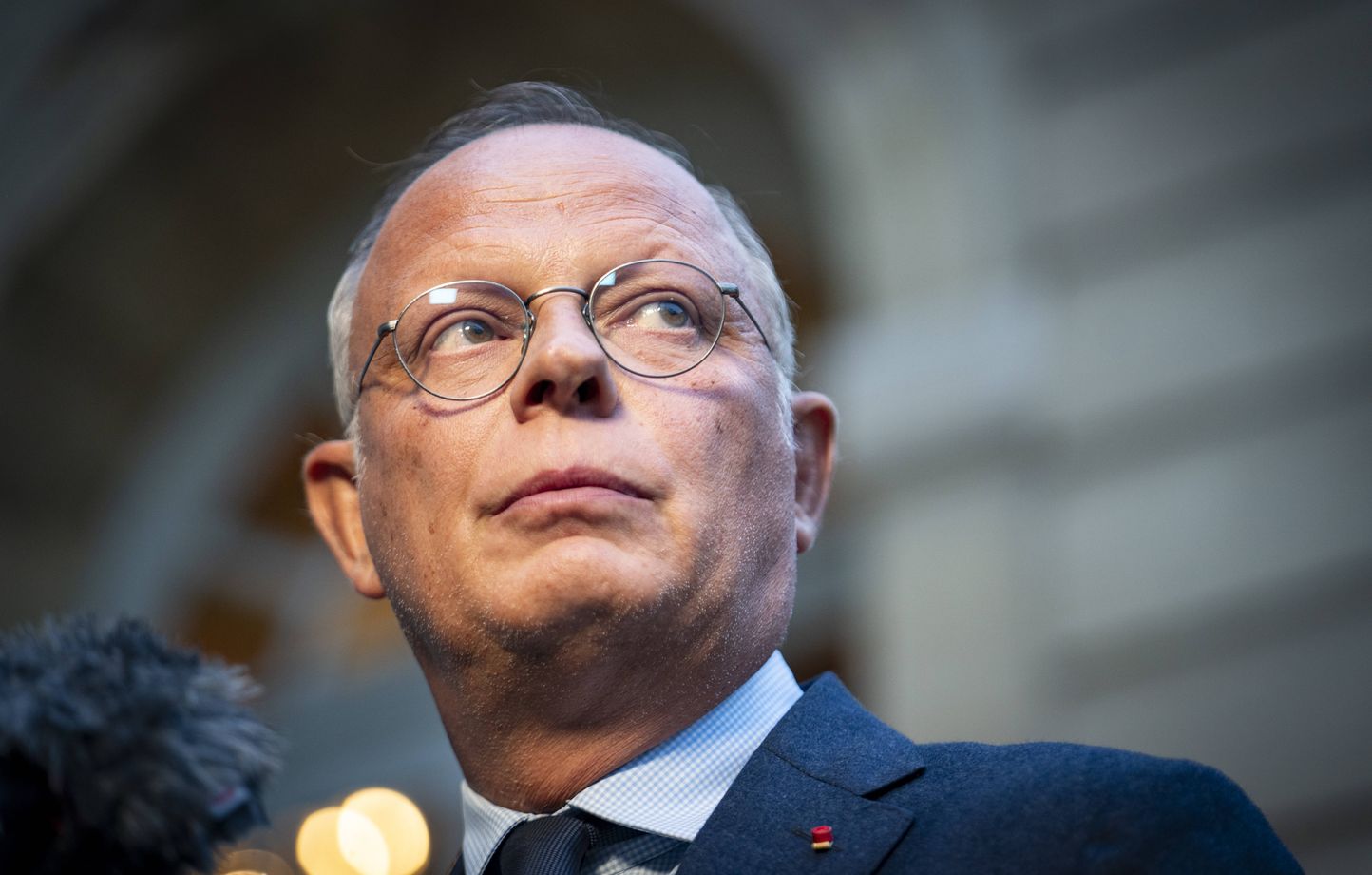 Édouard Philippe appelle Emmanuel Macron à quitter l'Élysée pour éviter une crise politique prolongée