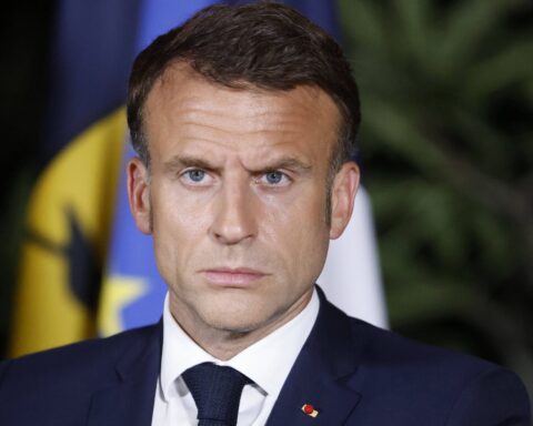 Édouard Philippe propose à Emmanuel Macron d'organiser une élection présidentielle anticipée après le vote du budget