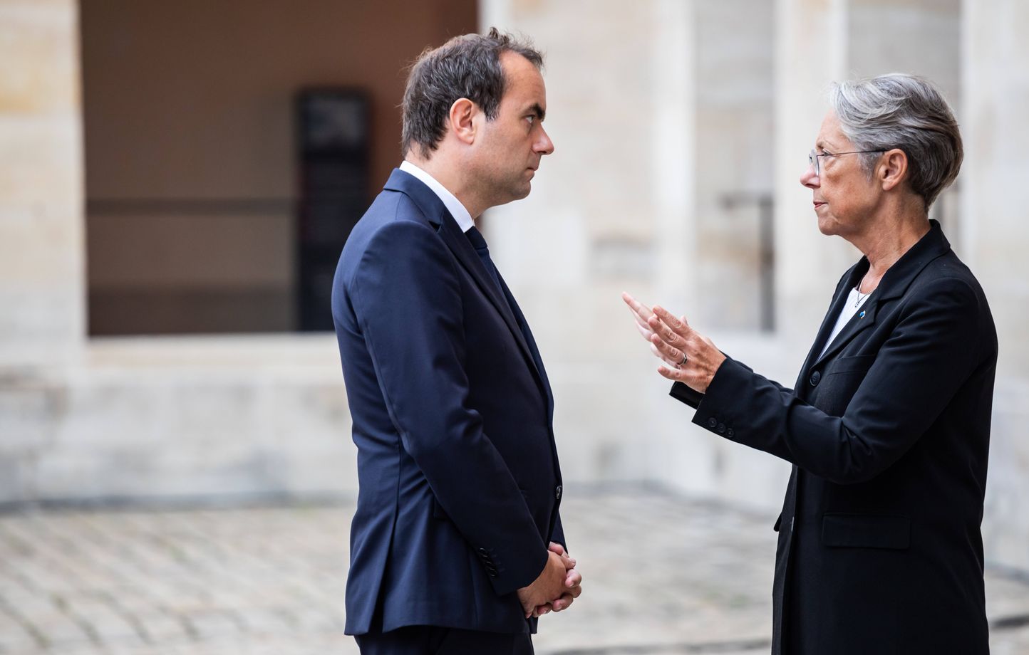 Élisabeth Borne s'interroge sur les capacités de Sébastien Lecornu face à une Assemblée fragmentée