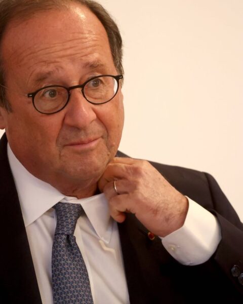 François Hollande donne un soutien ironique à Emmanuel Macron face à sa chute d'impopularité