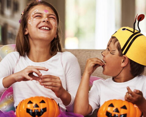Halloween : quels sont les effets d'une consommation excessive de bonbons chez les enfants ?