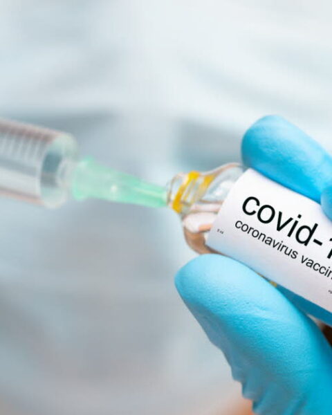 Hausse des cas de Covid-19: lancement d'une campagne de vaccination ciblée en France