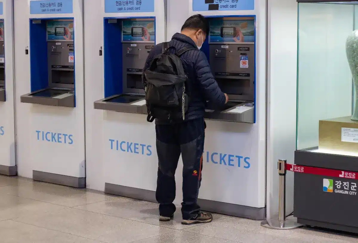 Ils découvrent une méthode infaillible pour obtenir le remboursement de leurs billets de train, générant ainsi des gains considérables.