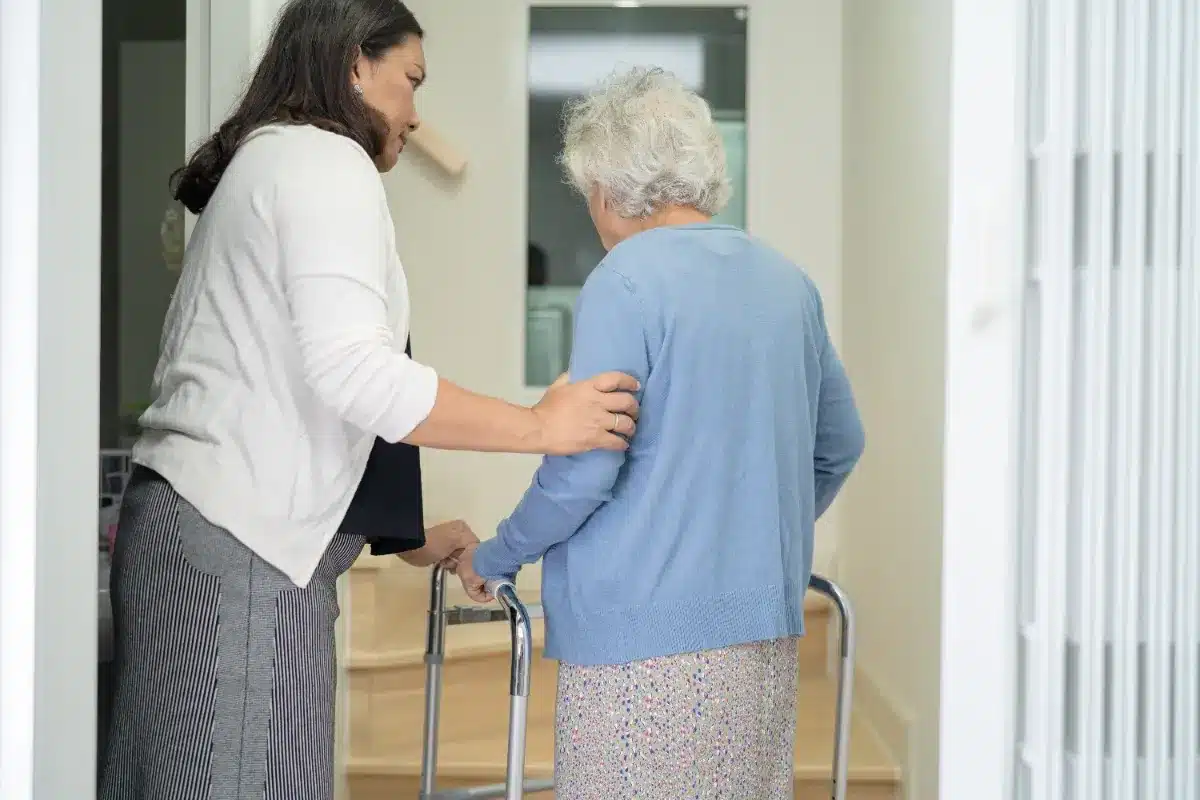 Ils n'ont jamais exercé d'activité professionnelle en France, mais pourraient tout de même percevoir une pension de retraite de 1 000 €.