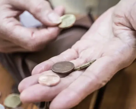 Ils ont perçu le RSA ou l’AAH… découvrez le montant surprenant de leur pension de retraite.