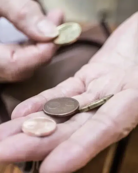 Ils ont perçu le RSA ou l’AAH… découvrez le montant surprenant de leur pension de retraite.