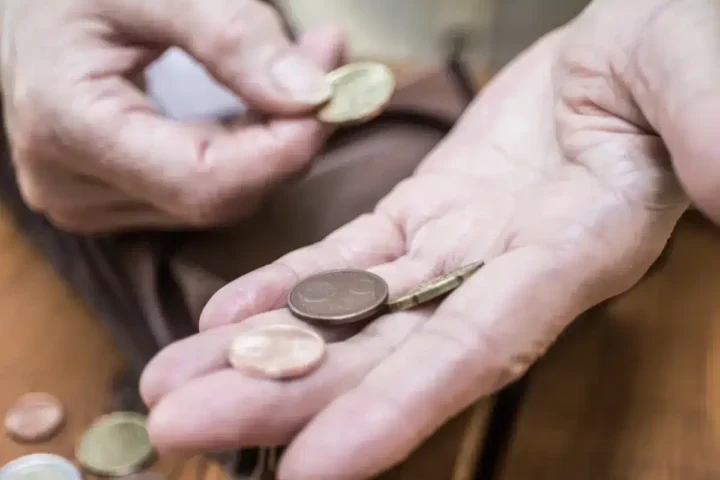 Ils ont perçu le RSA ou l’AAH… découvrez le montant surprenant de leur pension de retraite.