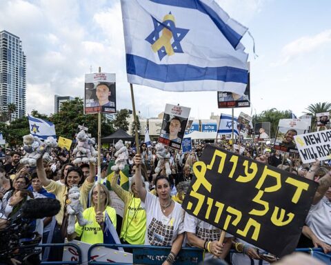 Israël libère les derniers otages israéliens en vertu d'un accord de paix avec le Hamas