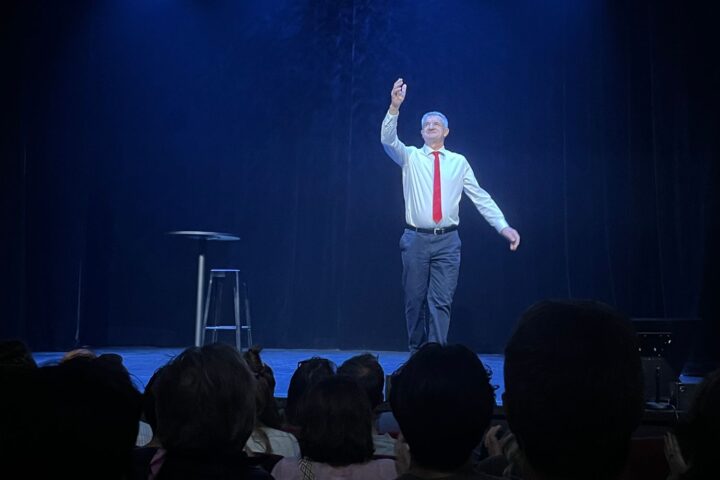 Jean Lassalle en spectacle : entre anecdotes personnelles et humour engagé à Paris