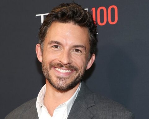 Jonathan Bailey annonce un moment clé dans la saison 4 de Bridgerton