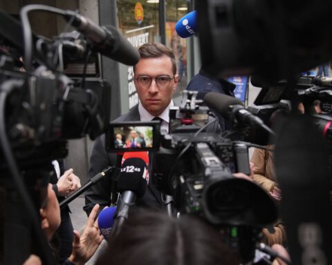Jordan Bardella critique le Parti socialiste pour ses manigances autour de la réforme des retraites