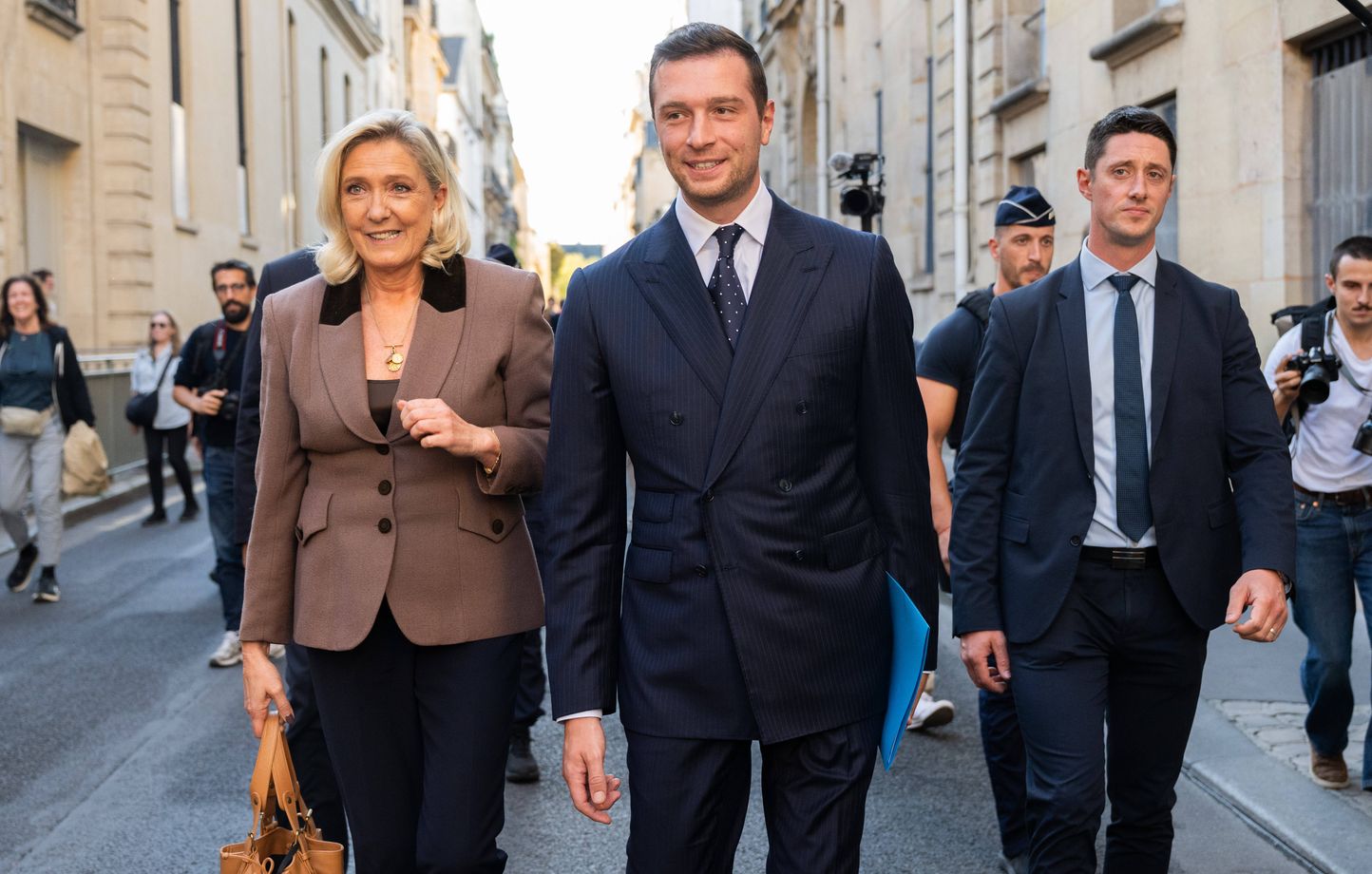 Jordan Bardella demande une « estimation précise » des étrangers en situation irrégulière en France