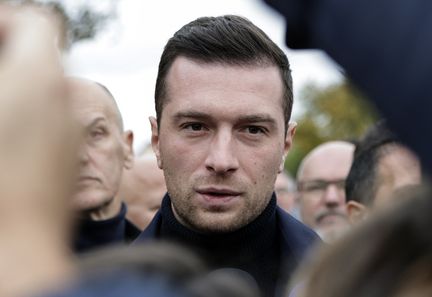 Jordan Bardella présente des portraits de travailleurs français dans son nouveau livre