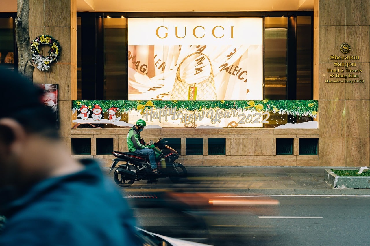 Kering vend sa division beauté, incluant Gucci, à L’Oréal.