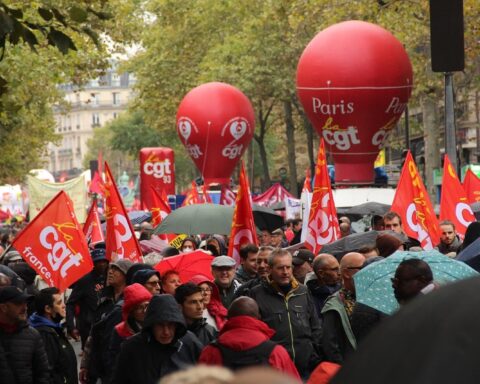 La CGT alerte sur une augmentation des plans sociaux et le déclin de l'industrie en France.