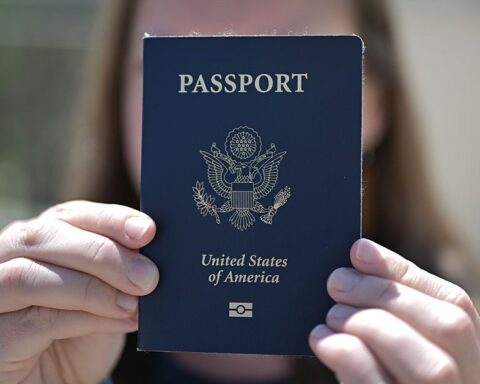 La chute du passeport américain en dehors du top 10 mondial : analyse des causes