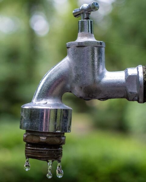 La commune de Sylvanès classée en rouge pour son eau, le maire précise que seul un cas isolé est concerné