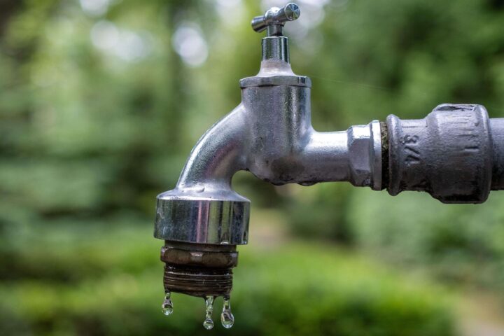 La commune de Sylvanès classée en rouge pour son eau, le maire précise que seul un cas isolé est concerné