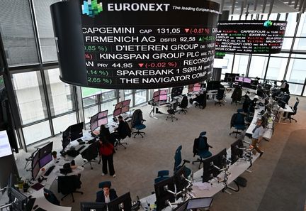 La démission de Sébastien Lecornu provoque une hausse temporaire des taux d'emprunt français et une chute du CAC 40