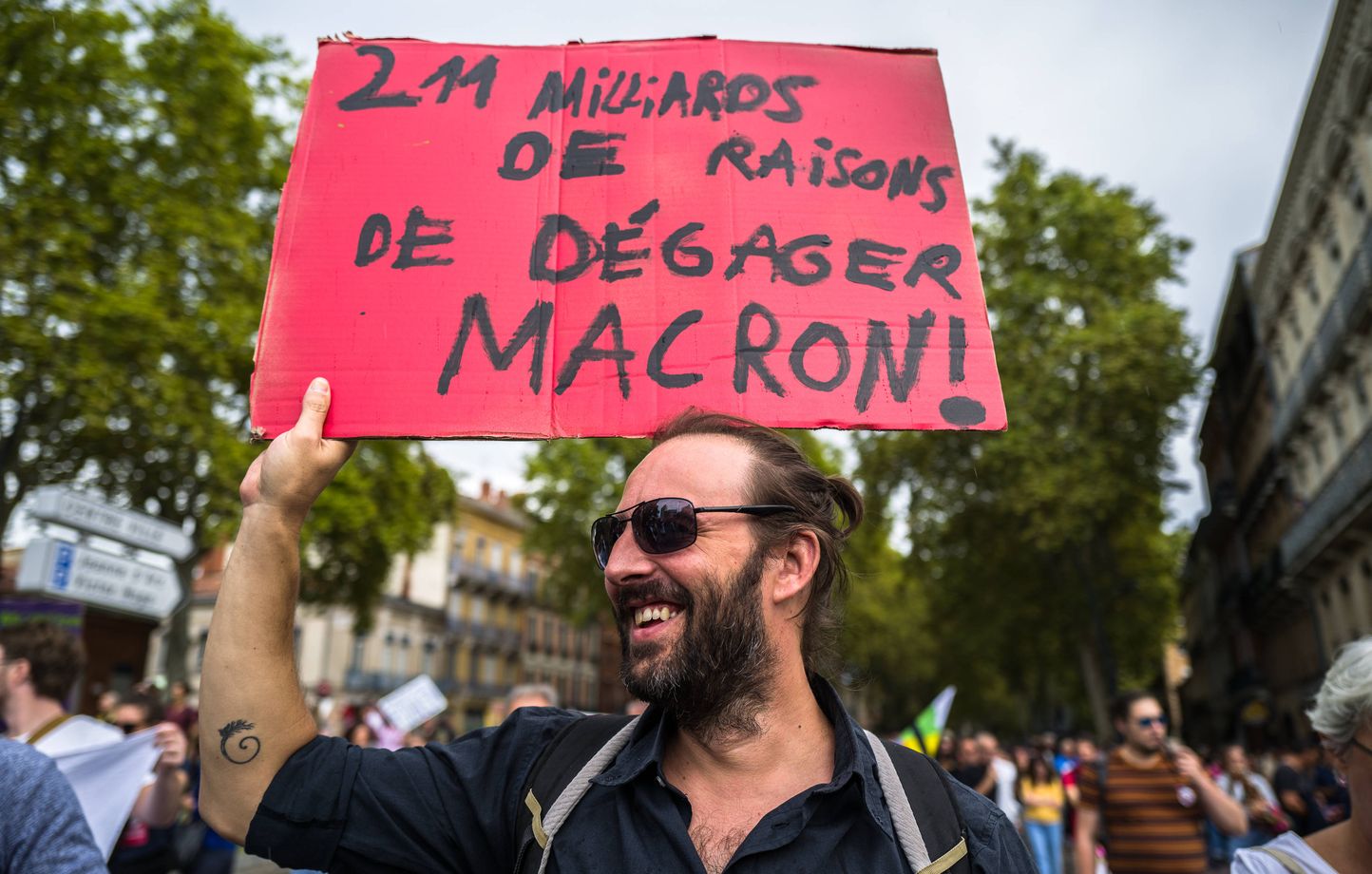 La démission de Sébastien Lecornu soulève des questions sur la légitimité d'Emmanuel Macron