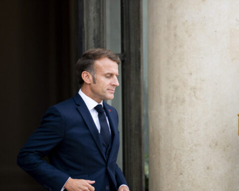 La démission d'Emmanuel Macron à l'ordre du jour : vers une élection anticipée ?